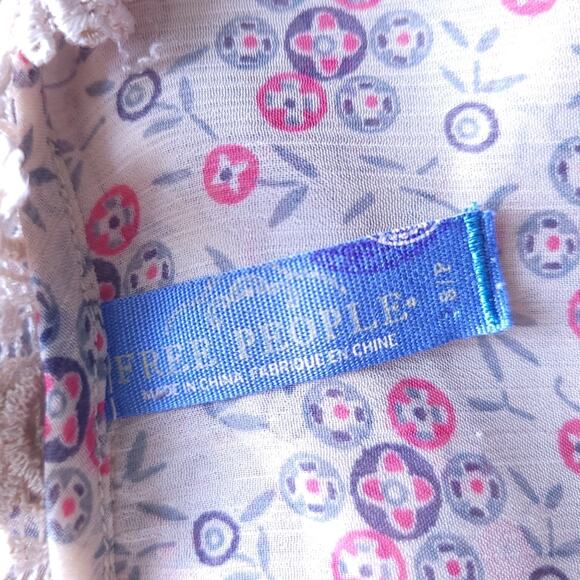 Free People Floral Semisheer Blouse Small, Tan Pink Flowers, Crochet Trim, Boho - Picture 8 of 10